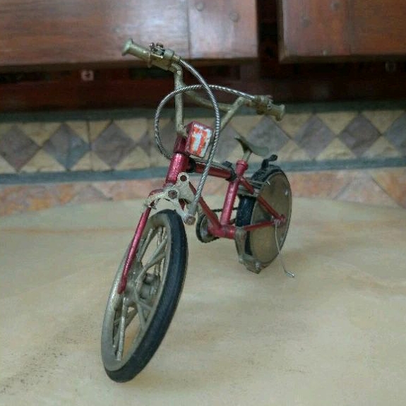 Miniatur Sepeda BMX Korek Vintage