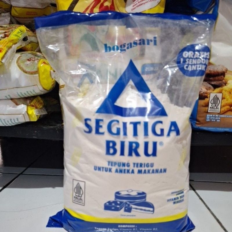 

Segitiga biru