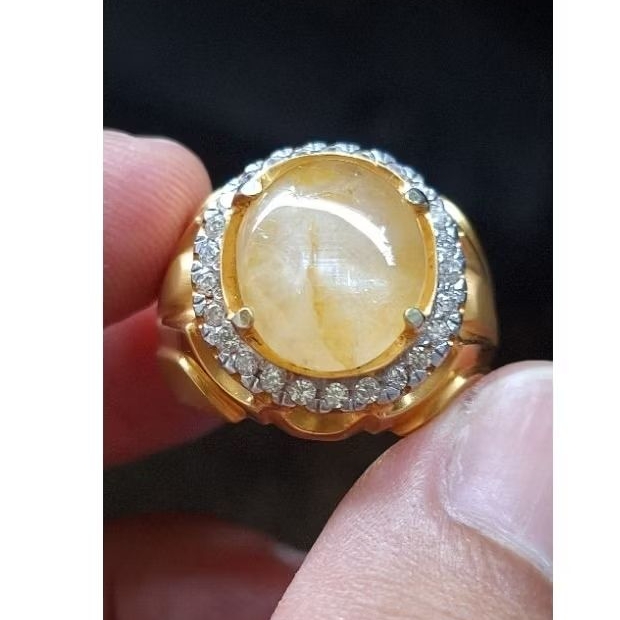 Natural yellow sapphire srilanka / Mirah cempaka ceylon