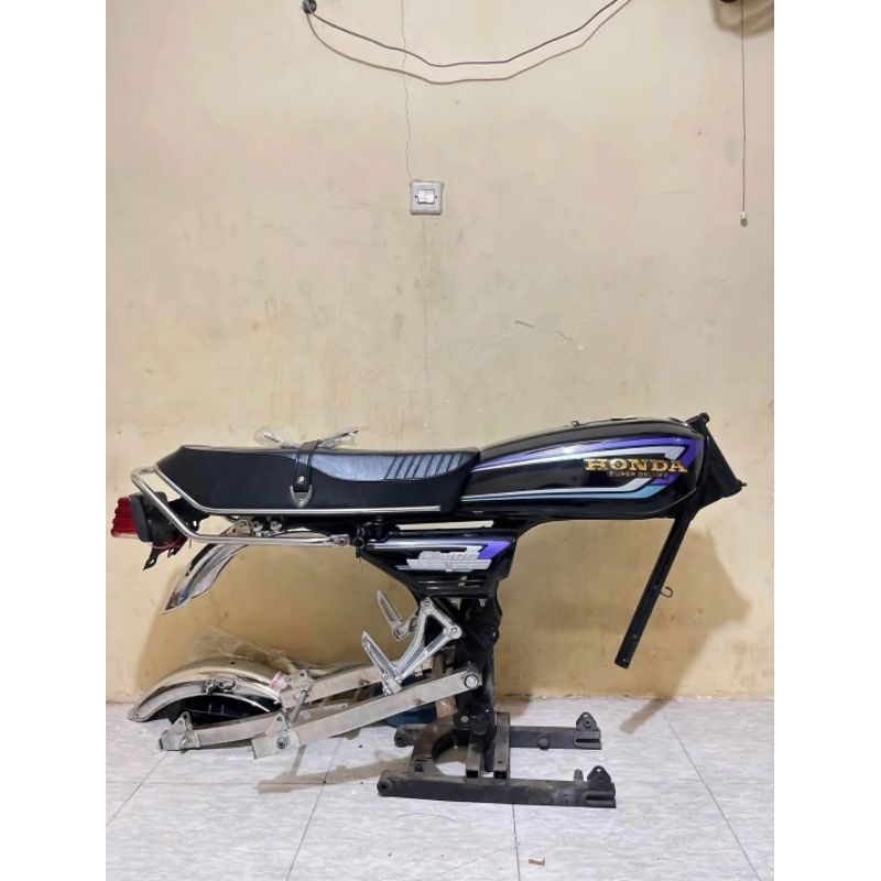 BODY SET GL 100 REPRO TATANAN SRITT BARANG BARU