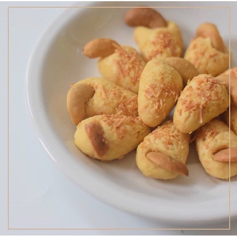 

Putri Cheese Nut Reguler Ina cookies Toples kue kering lebaran murah JAKARTA
