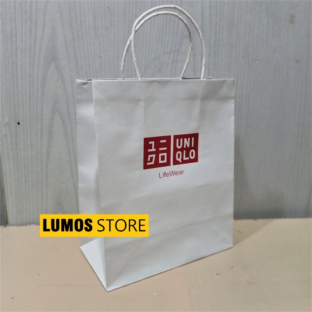 

Paper bag Uniqlo putih 20 x 25 x 10 small