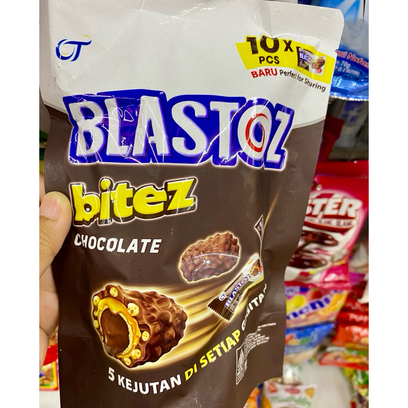 

BLASTOZ coklat enak isi 10 x 8 gram