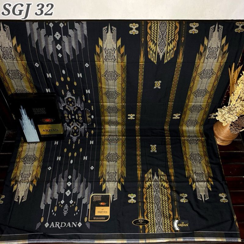 Sarung Ardan Ketjubung Sgj hitam | putih Songket gunung Jaguard jaquard jacquard gse gsm gunung song
