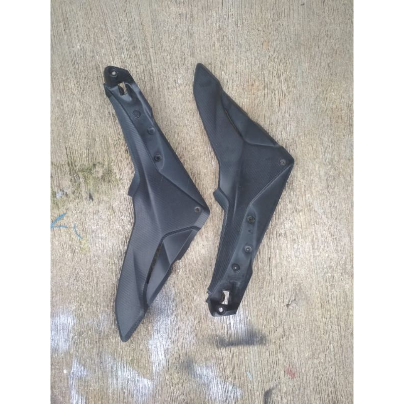 cover cowl side sambungan body cover tutup box aki/accu Honda CB150R cb 150r old/lama original