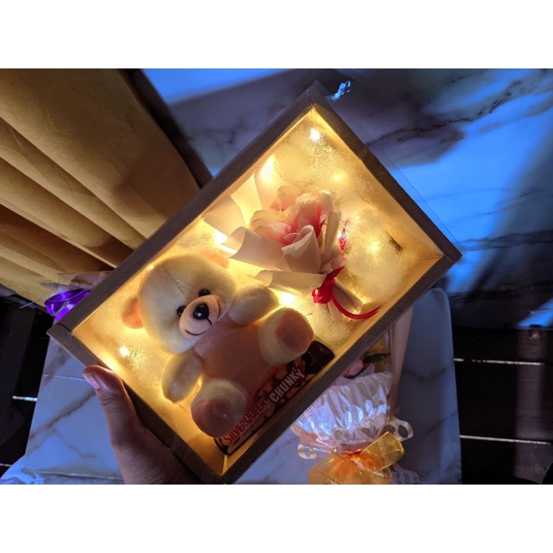 

Box hampers Gift boneka