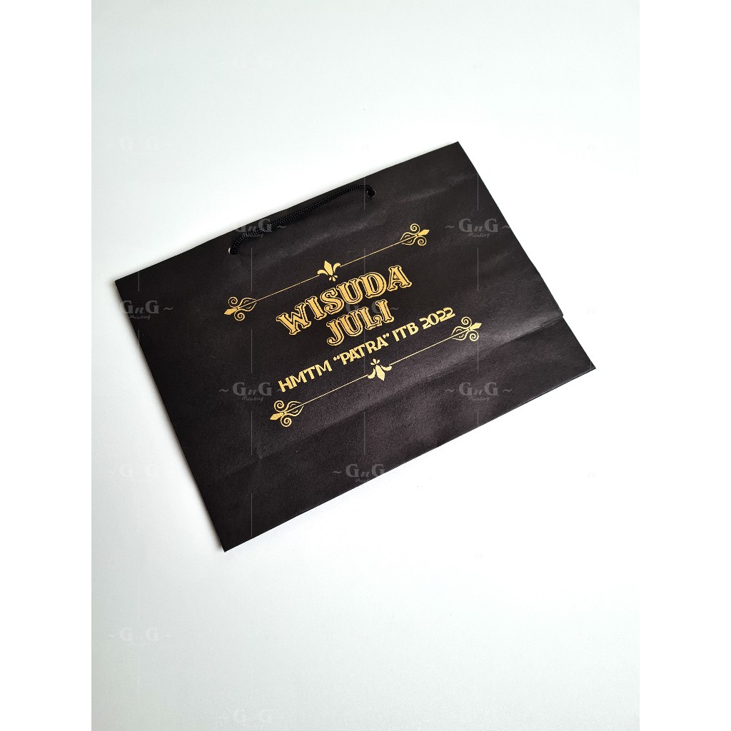 

Paper Bag Hitam Kraft Custom Print 2 Warna / Paper Bag Sablon / Shopping Bag / 43x13x35 / Min 100pcs