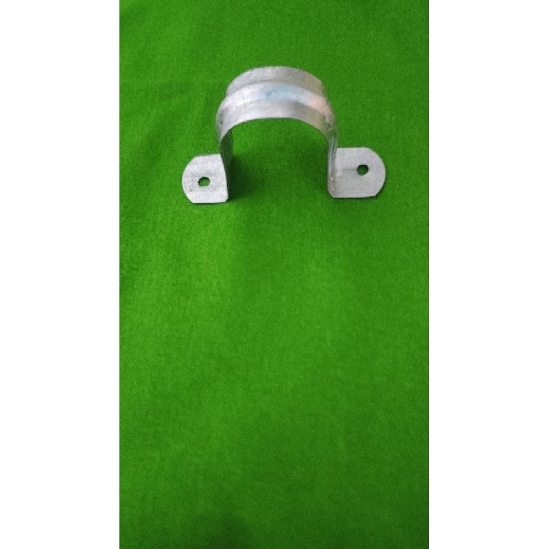 klem omega 5/8 besi galvanis,klem pipa paralon listrik pvc