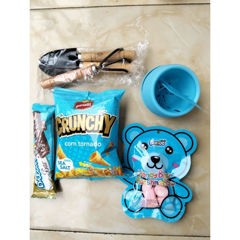 

Hampers ulangtahun anak / Snack hampers / hampers planting kit