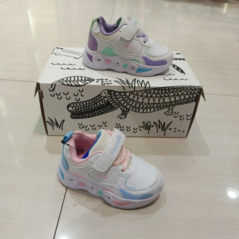 Sneakers anak Crocodile kids shoes ( Bisa menyala)