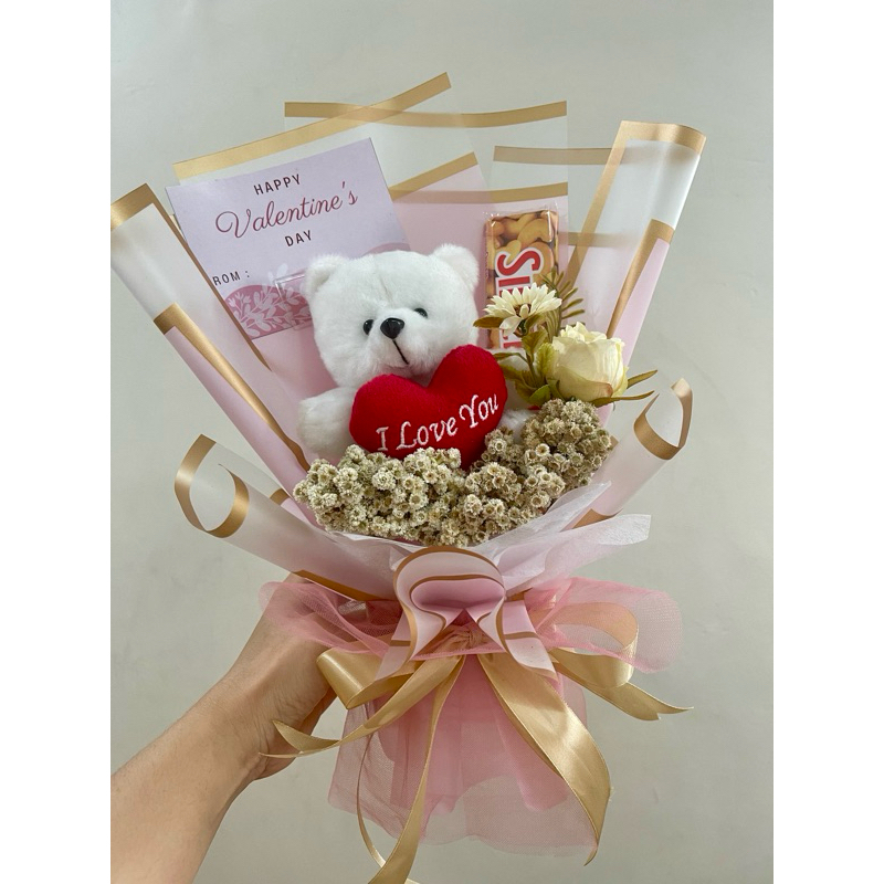 

Buket edelwis MINI Boneka Valentine/wisuda+coklat 58gr buket wisuda/valentine free custom kartu ucapan (sudah termasuk kardus packing)
