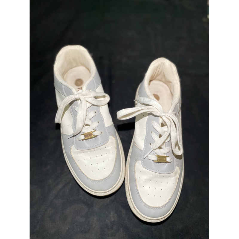 Sepatu kets | Triset