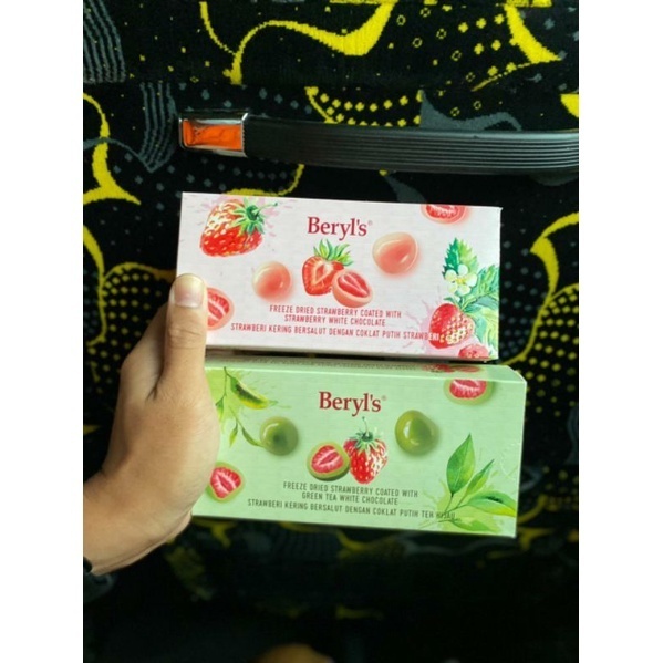 

Cokelat BERYLS [READYSTOCK EXP 2026] Beryl's Freeze Dried Strawberry Coated With Strawberry White Chocolate (80g), Beryl's Freeze Dried Strawberry Coated With Green Tea White Chocolate 80g Beryl’s Ori Ready Stock Jastip Malaysia