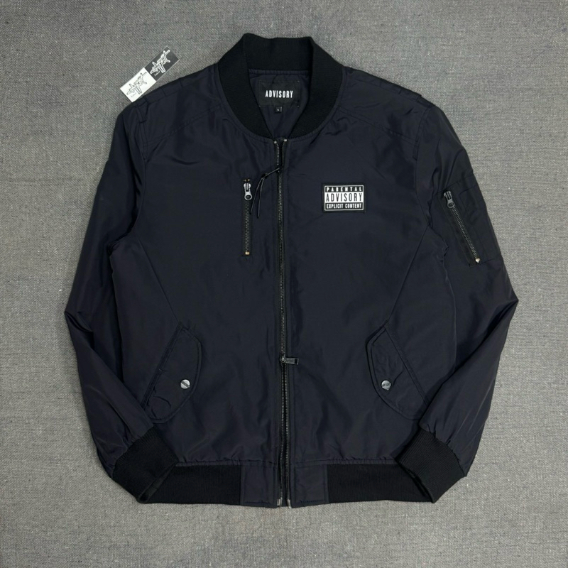 Bomber jacket streetwear hitam