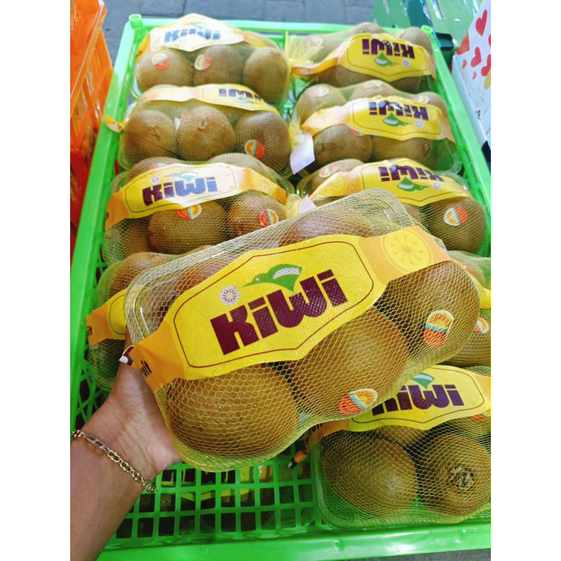 

KIWI HIJAU PER PACK ISI 7-8BIJI / OMA SNACK
