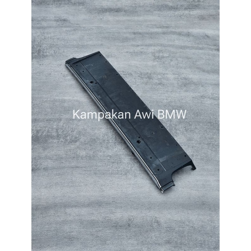 Tatakan Plat Bumper Depan BMW E39