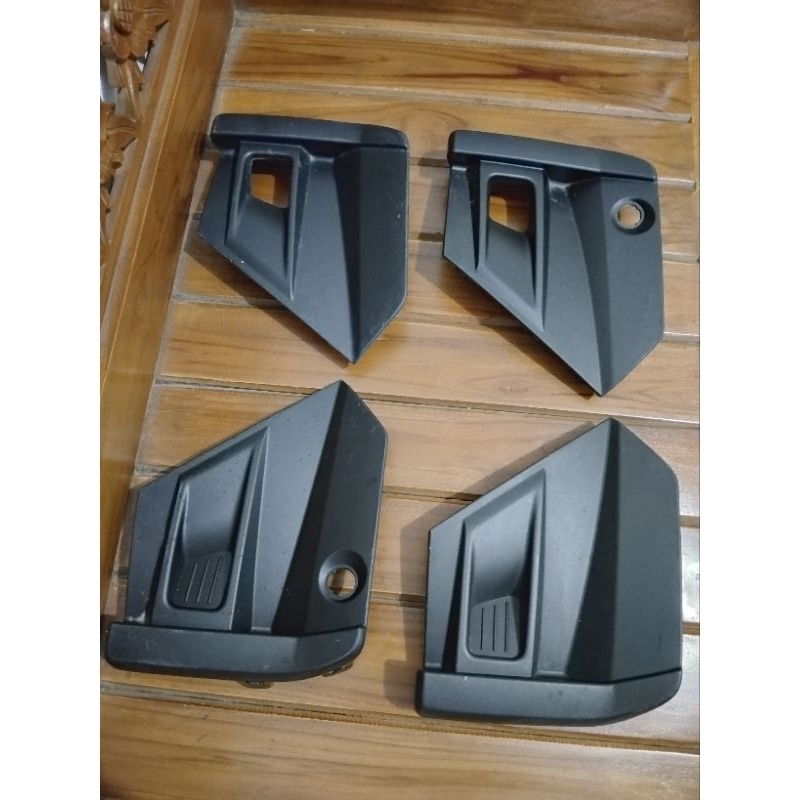 Cover Bumper Belakang reflektor mobil daihatsu rocky