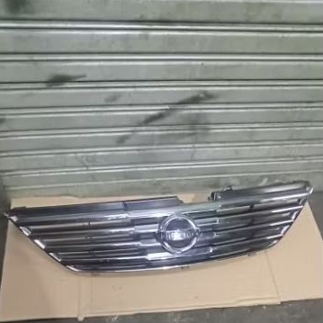 Grill Nissan Serena C24 Original komplit merk