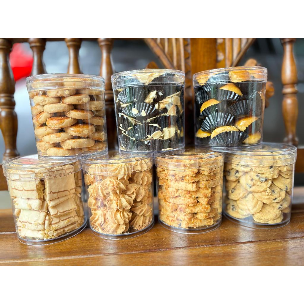 

HAMPERS KUE KERING LEBARAN / HAMPERS EXCLUSIVE / Parcel Lebaran isi 2 Toples ataukah kayu 4 Toples/ kue kering fresh homemade