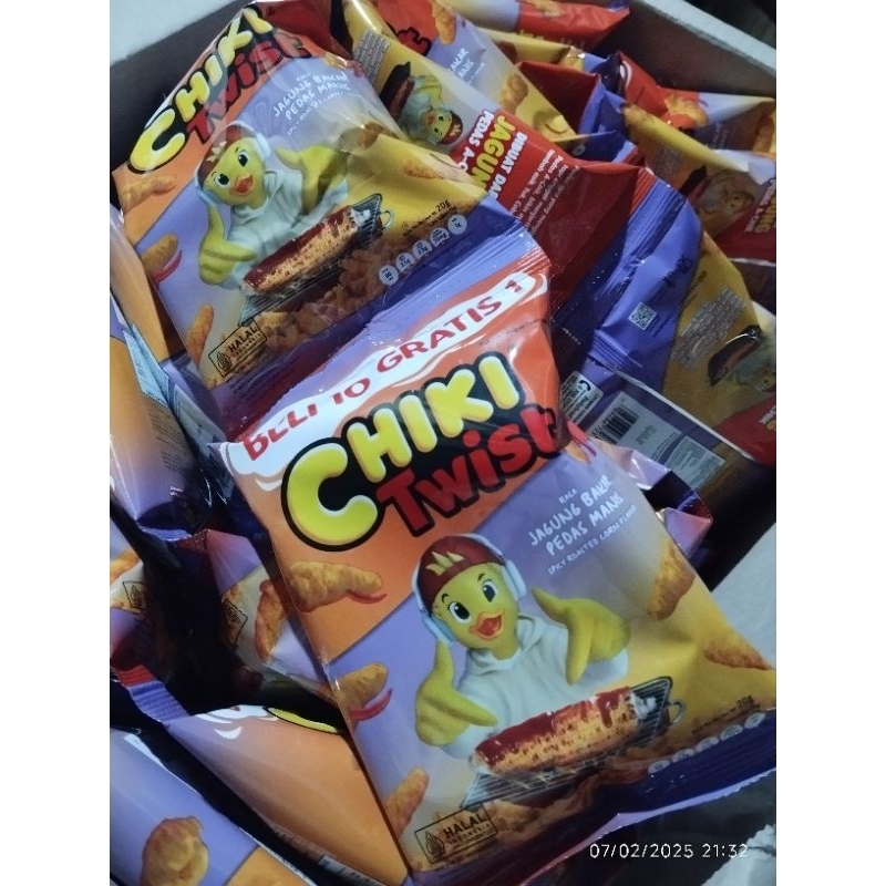 

TWIST CORN/CIKI JAGUNG PEDES MANIS