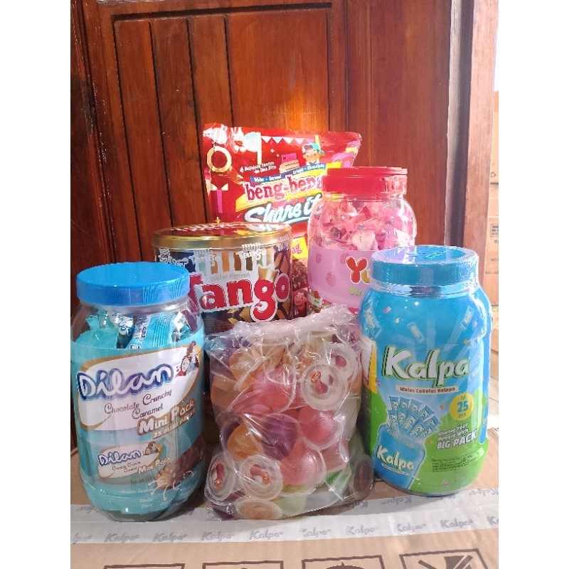 

JAJAN Lebaran GERY WAFER ROLL, GERY BUTTER COOKIES, COKLAT DILAN, GOLDEB BALL, JELLY INACO, DILAN PACK ISI ULANG isi 25