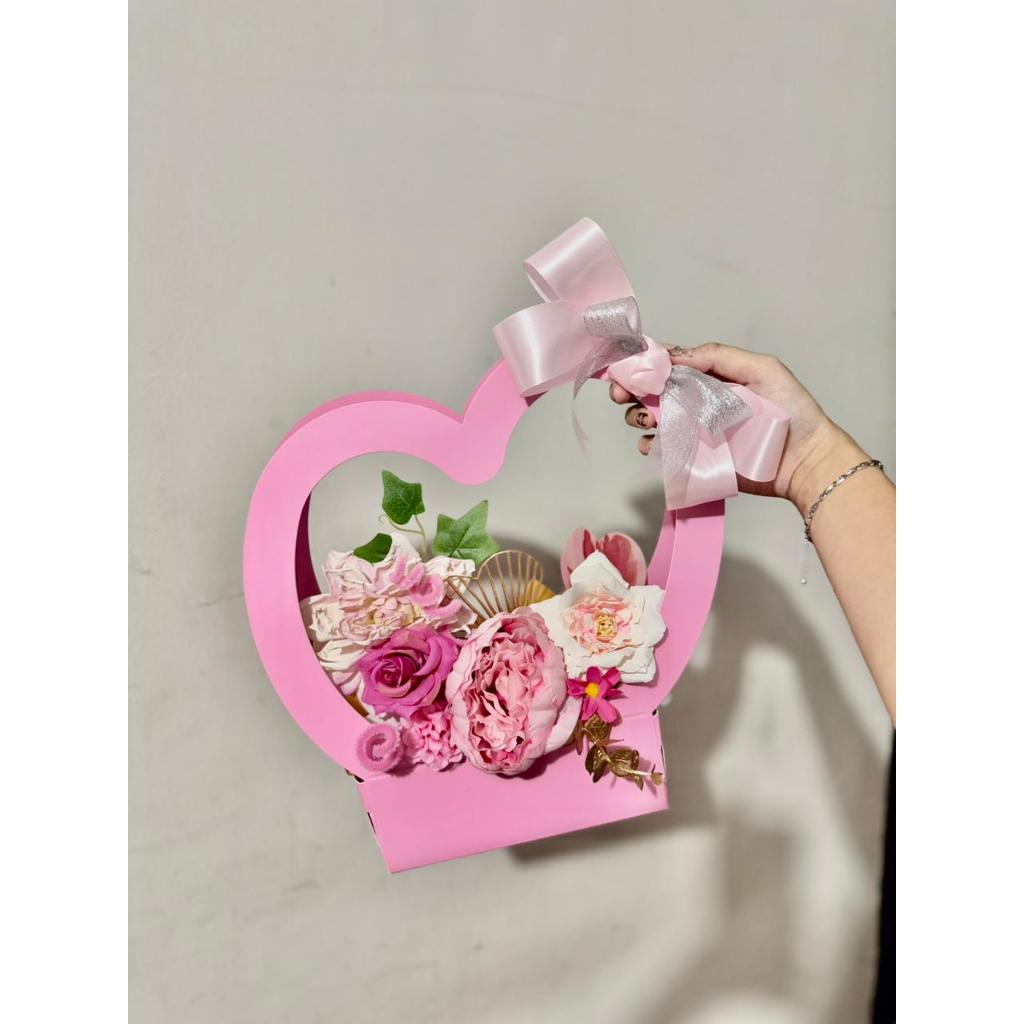 

Cardboard LOVE | tambahan cellophane | bouquet simple | Box Bouquet Hati | buket korea