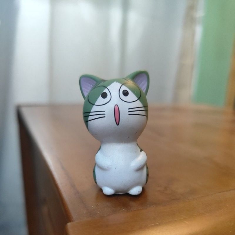 Action figure kucing CHI