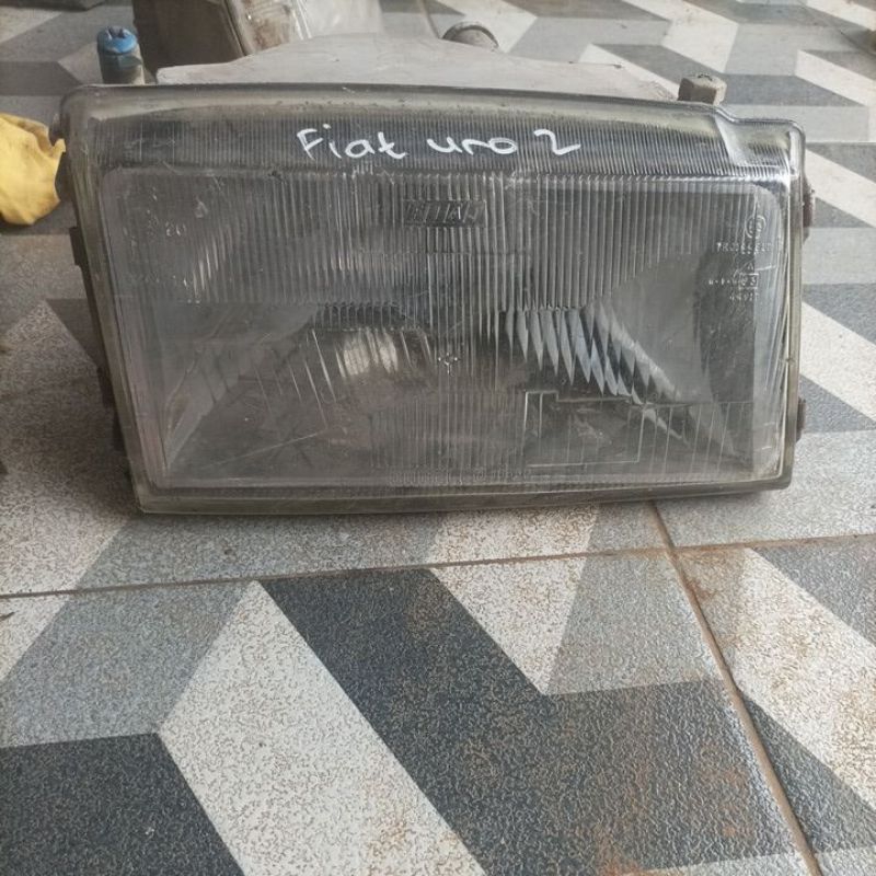 Headlamp kanan fiat UNO 2