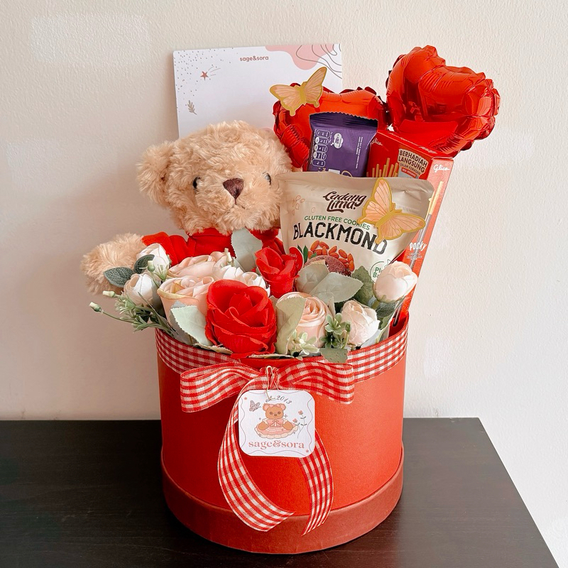 

sage&sora CLASSIC BLOOM BOX - flower bouquet - buket bunga meja - hadiah valentine gift - birthday gift - graduation gift - mothers day gift - kado hari ibu ayahj