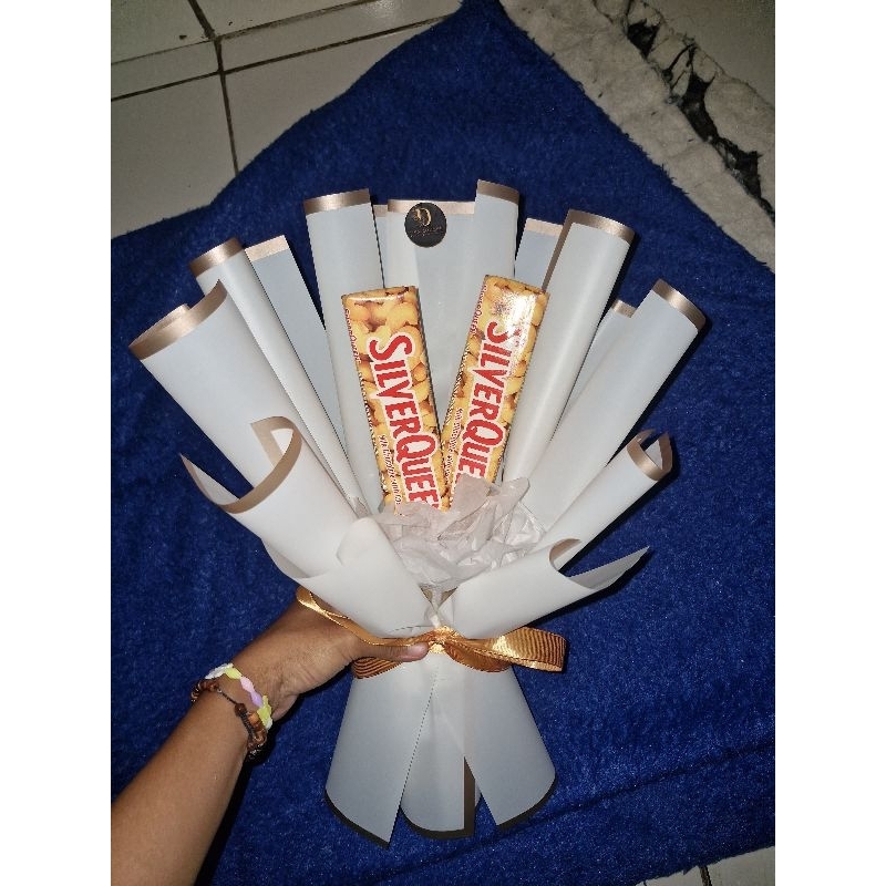 

Buket silverqueen / buket hari guru/buket untuk hadiah guru/buket wisuda/buket silverquenn/BISA COD