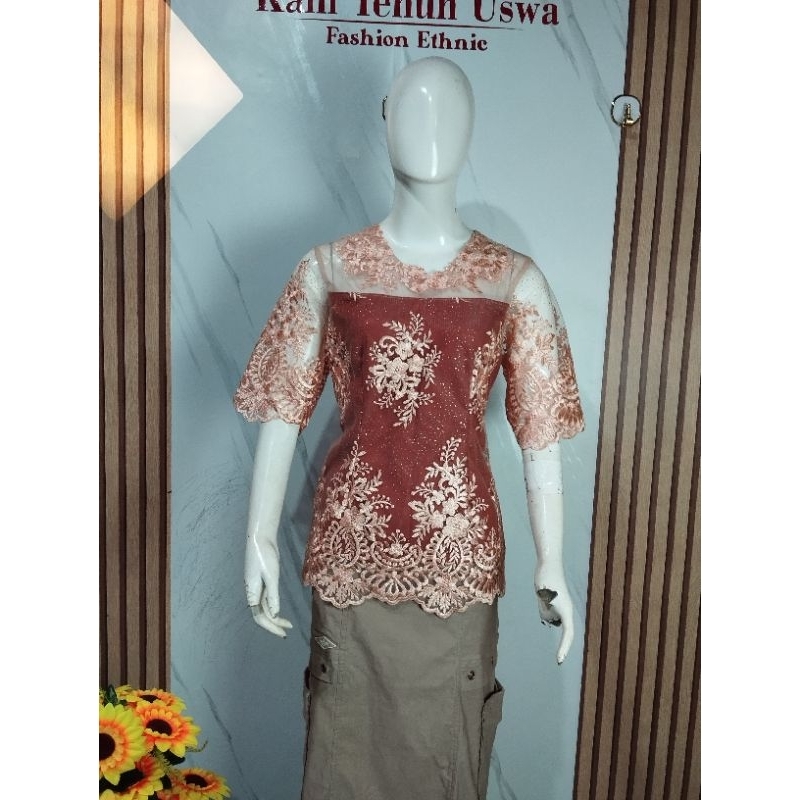 atasan brokat warna salem perpaduan warna teracota