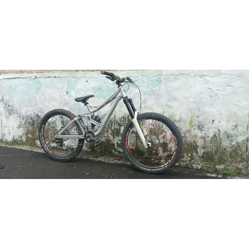 Fullbike Sepeda Downhill Adrenaline Dh Spek Joss no siskiu collosus giant