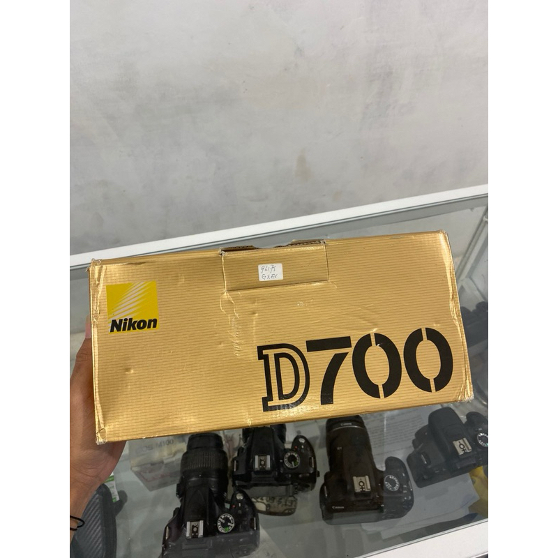 Box Nikon D700