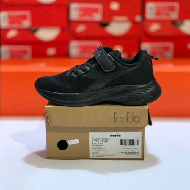 SEPATU ANAK / SEPATU SEKOLAH DIADORA FULL HITAM KITTY JUNIOR ORIGINAL (DIAX24F0612M)