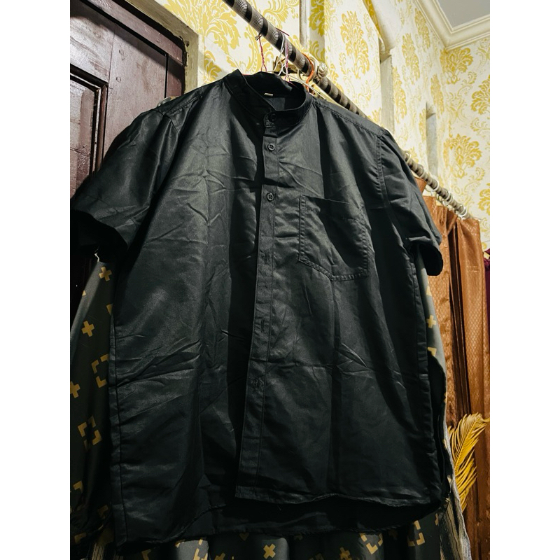 kemeja koko hitam lengan pendek