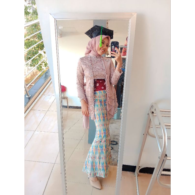 Set Kebaya brukat + selendang + Rok duyung + hijab + Kemben