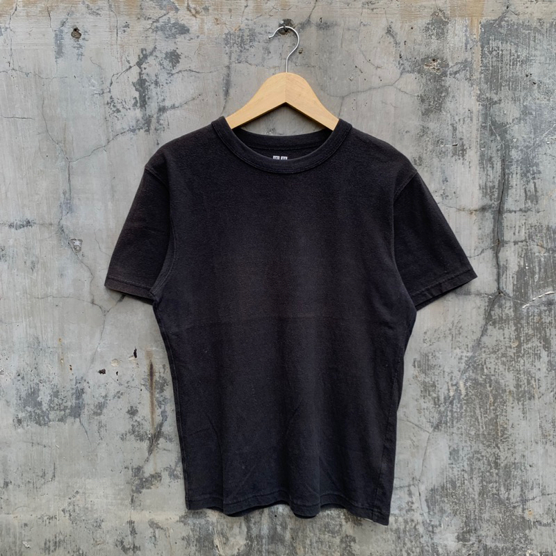 kaos uniqlo