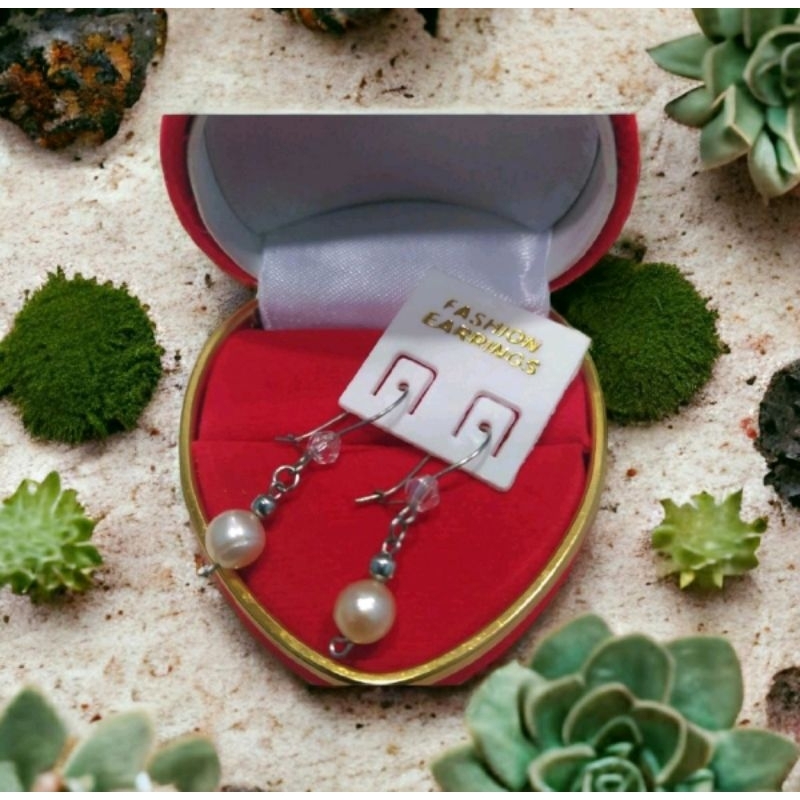 Anting mutiara kerang air tawar asli