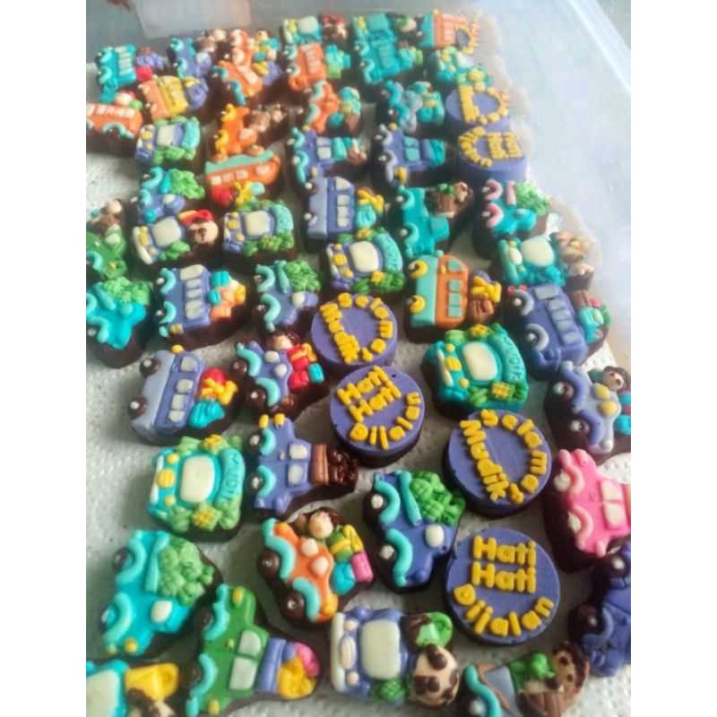 

coklat karakter mudik lebaran berat per toples 250gt