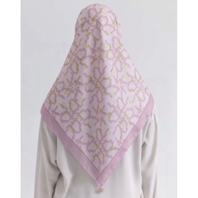 Preloved Scarf Riamiranda