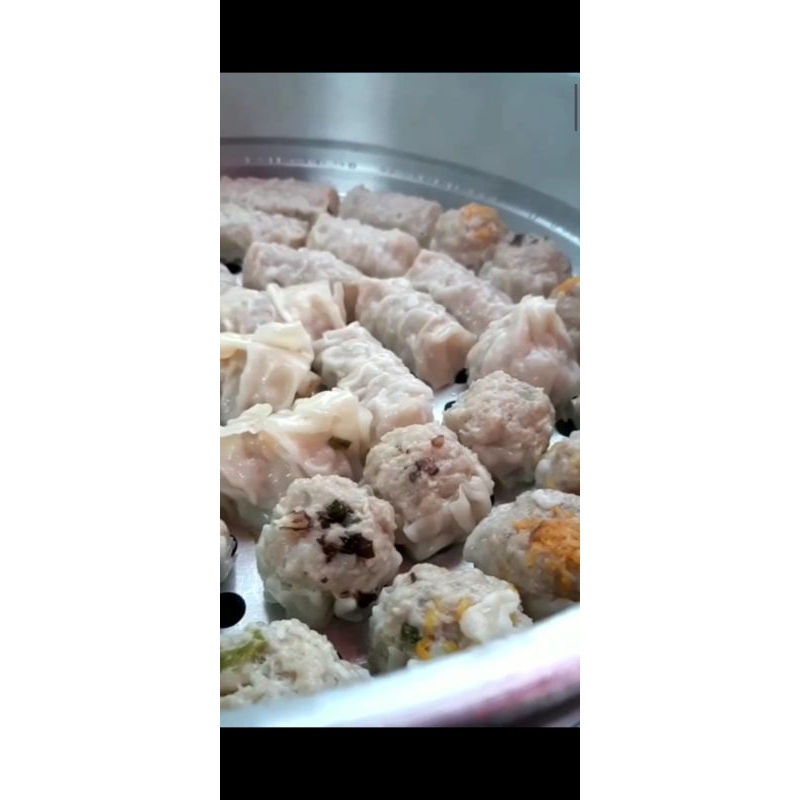 

frozen dimsum full daging, aneka toping ada seafood, jamur, keju, dan sayur,