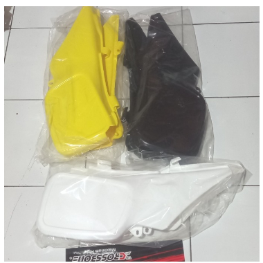 side cover Suzuki TS125 side panel Suzuki Ts125 kempol Suzuki TS125 bodi samping Suzuki TS125 sayap 