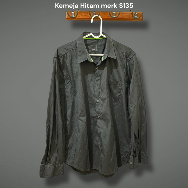 Preloved Kemeja Hitam Polos Lengan Panjang merk S135 ex Ramayana
