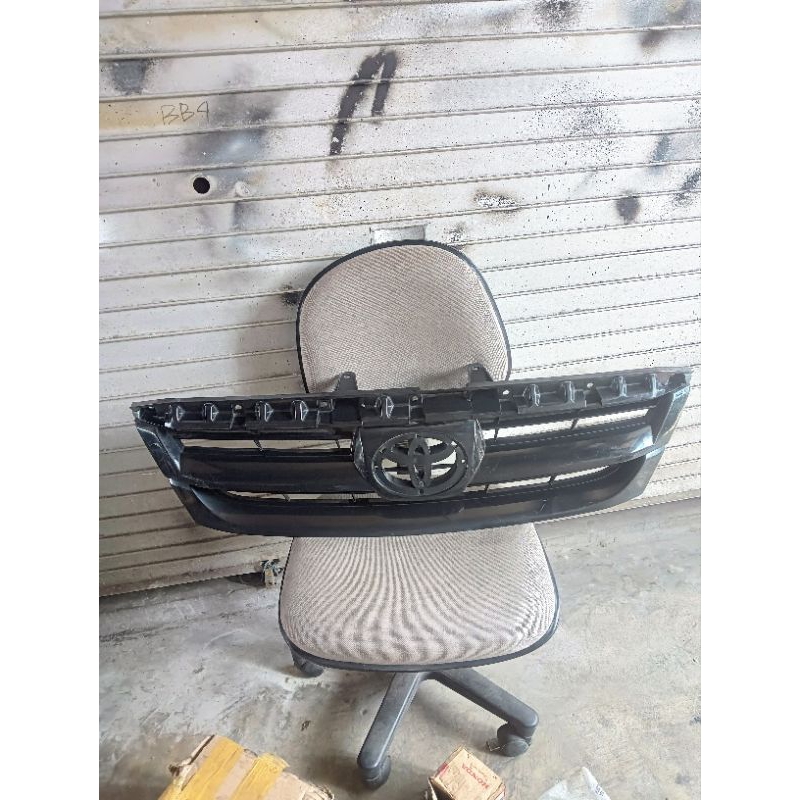 gril bemper depan Toyota Fortuner 2005-2009original