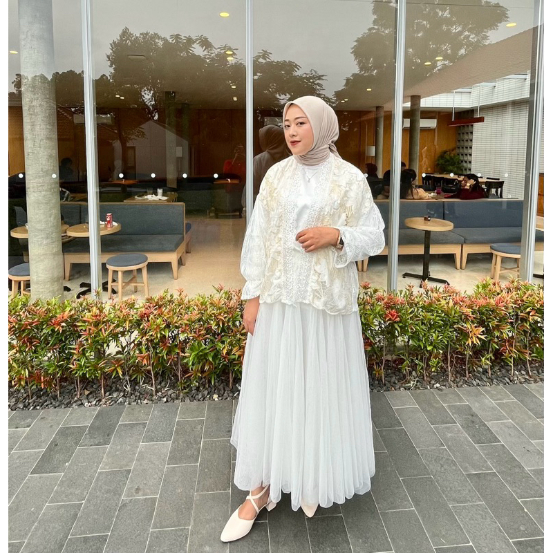 Sewa Epslooks label / Sewa kina Atelier / Luxxe Studio / Sewa Kebaya wisuda / Sewa Dress