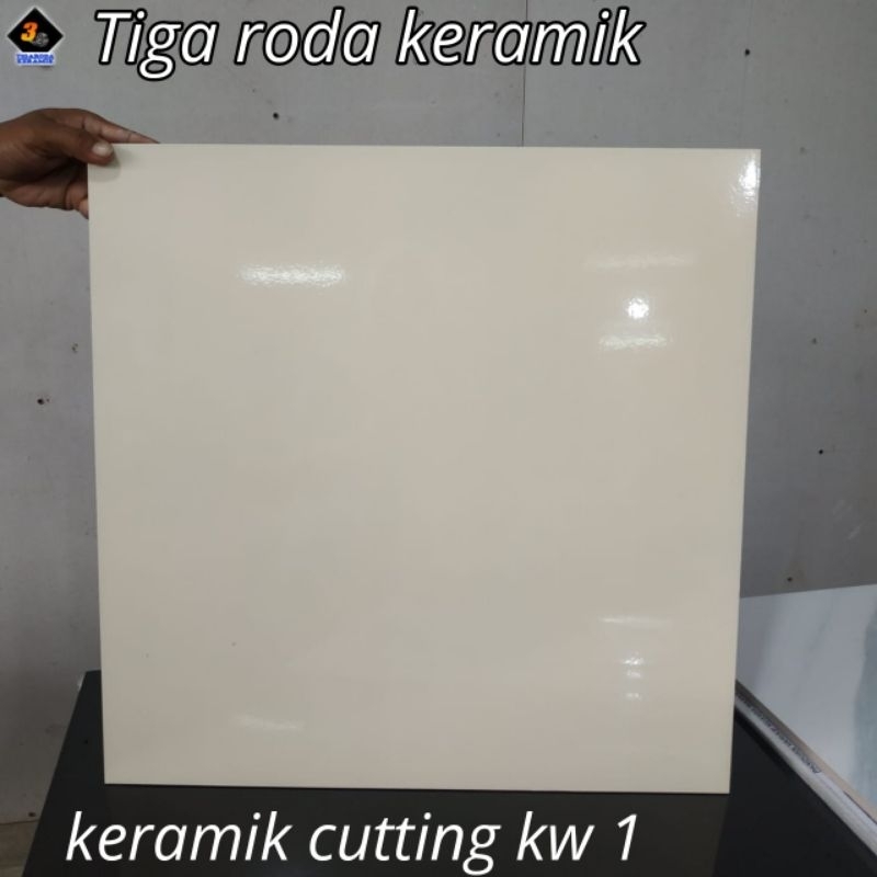 keramik lantai 50x50/keramik cutting 50x50/keramik cream polos cuting/keramik polos crem kilap kw 1/
