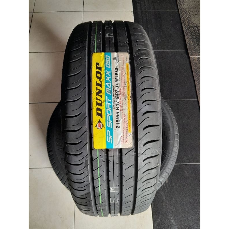 Ban luar Dunlop 215/55 R17