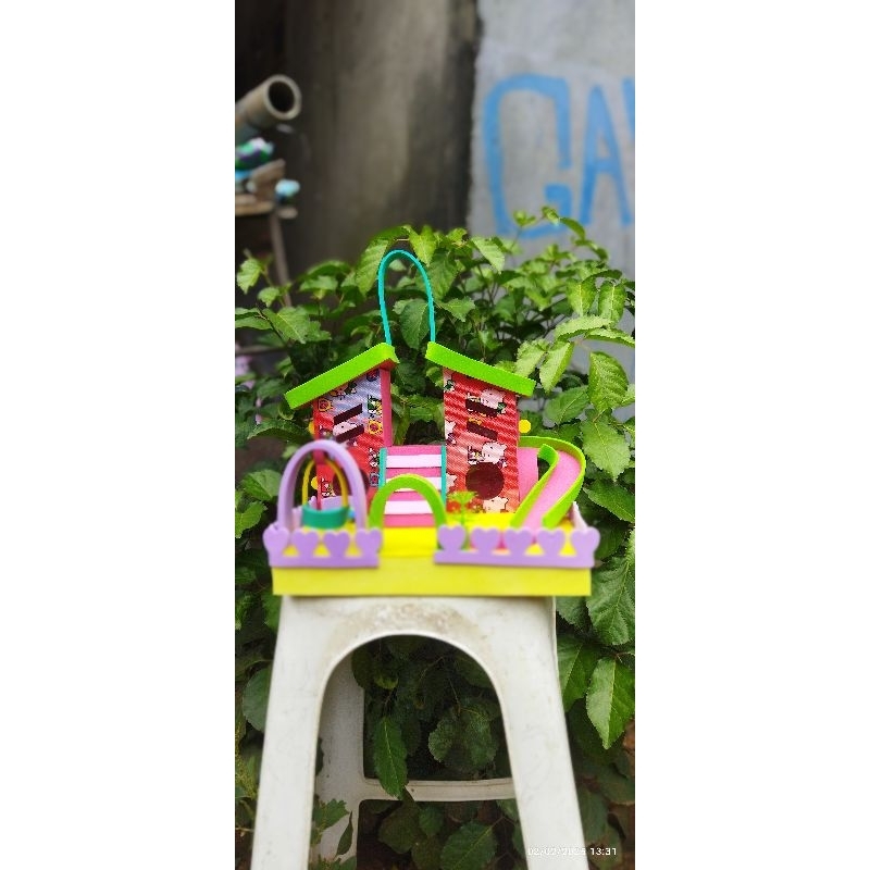 Mainan edukatif rumah kembar