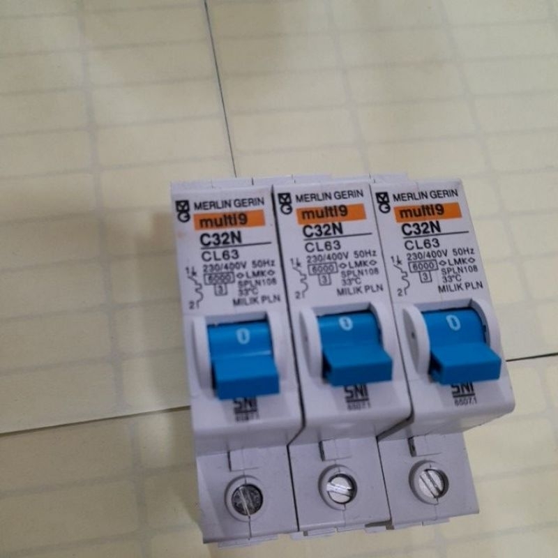 mcb merlin gerin biru 63A