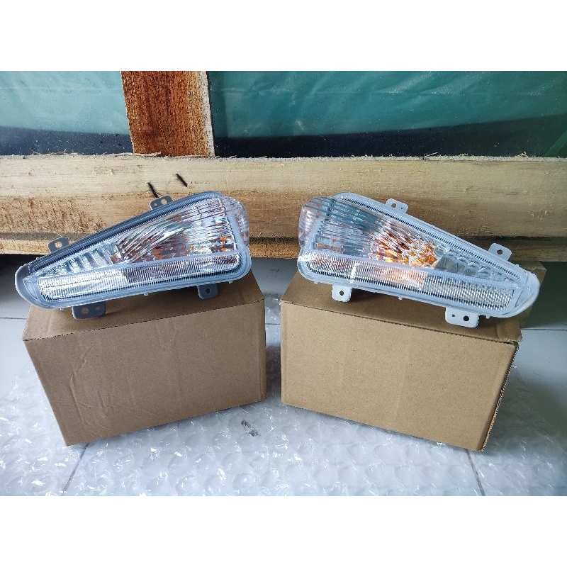 lampu sein/riting bumper depan innova reborn 2021-2025